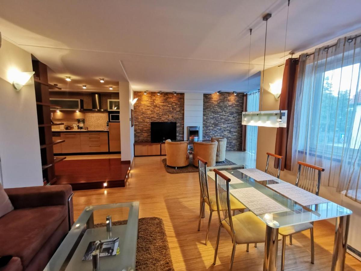 Uroczy Apartament Przy Deptaku Z Parkingiem. Поляниця-Здруй Екстер'єр фото
