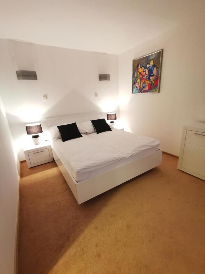 Uroczy Apartament Przy Deptaku Z Parkingiem. Поляниця-Здруй Екстер'єр фото