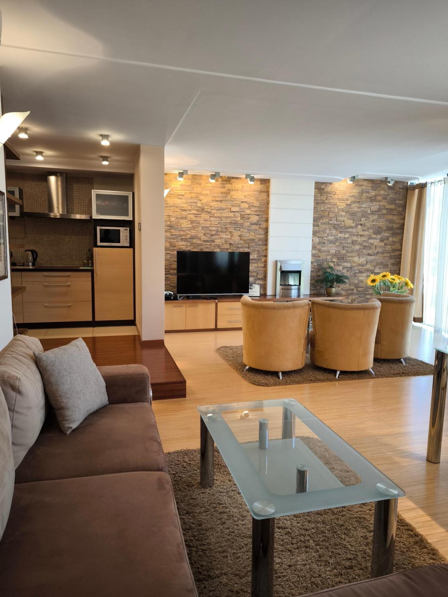 Uroczy Apartament Przy Deptaku Z Parkingiem. Поляниця-Здруй Екстер'єр фото